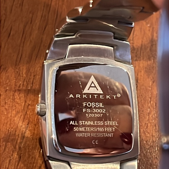 Fossil Arkitekt FS-3002 Unisex 50m Silver Barrel Analog Quartz Watch - Picture 2 of 4